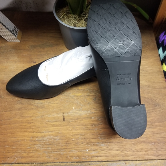 Alegria Classic Black Women's Flats - Picture 4 of 4
